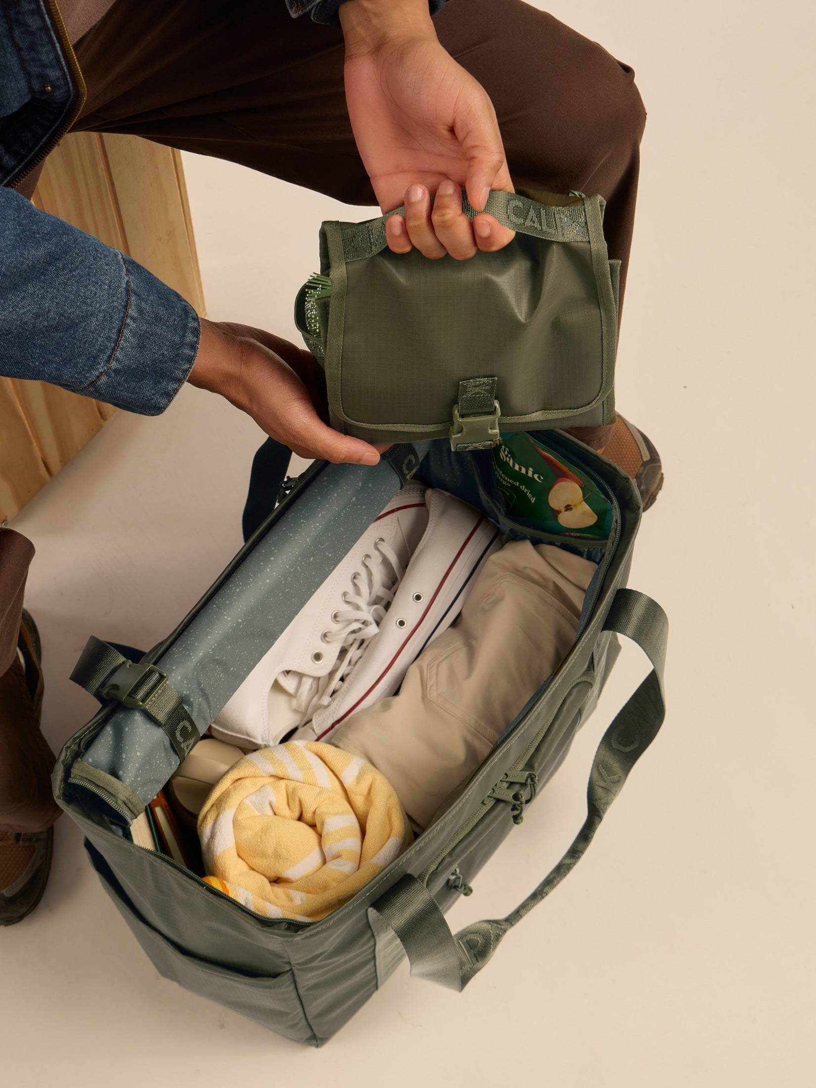 Terra Hanging Toiletry Bag