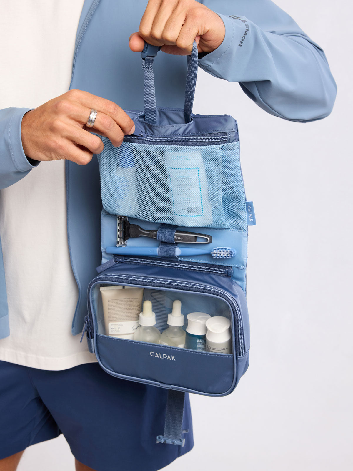Fit Hanging Dopp Kit