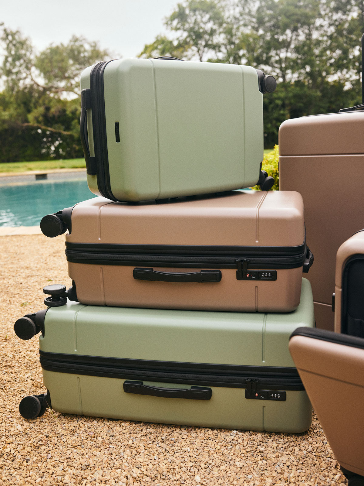 Hue Large Luggage