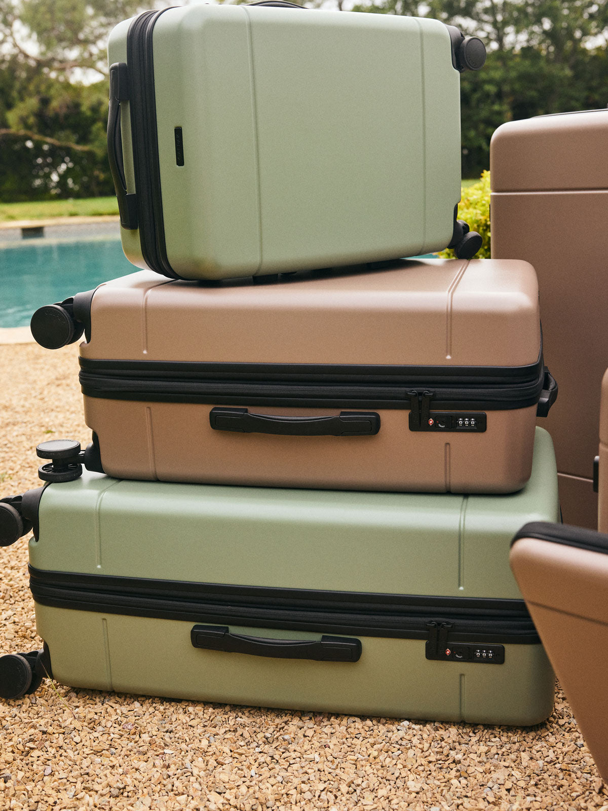 Hue Medium Luggage