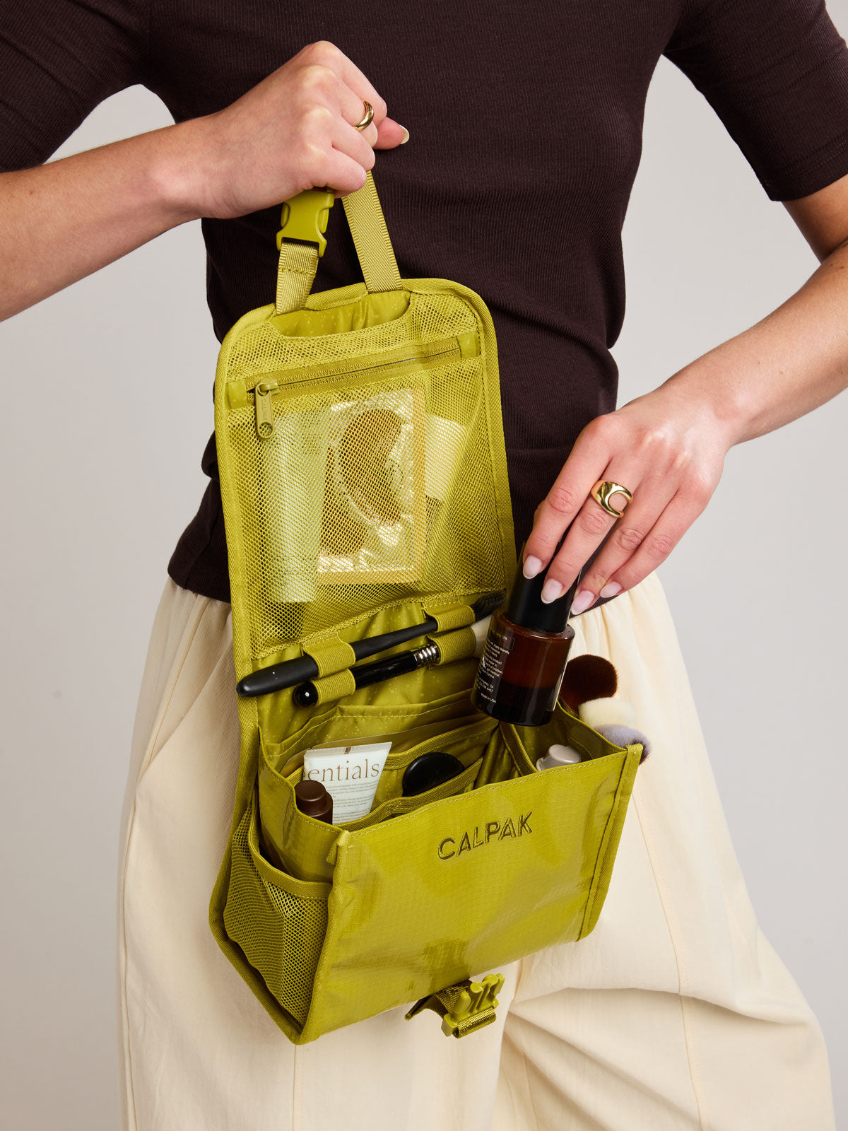 Terra Hanging Toiletry Bag